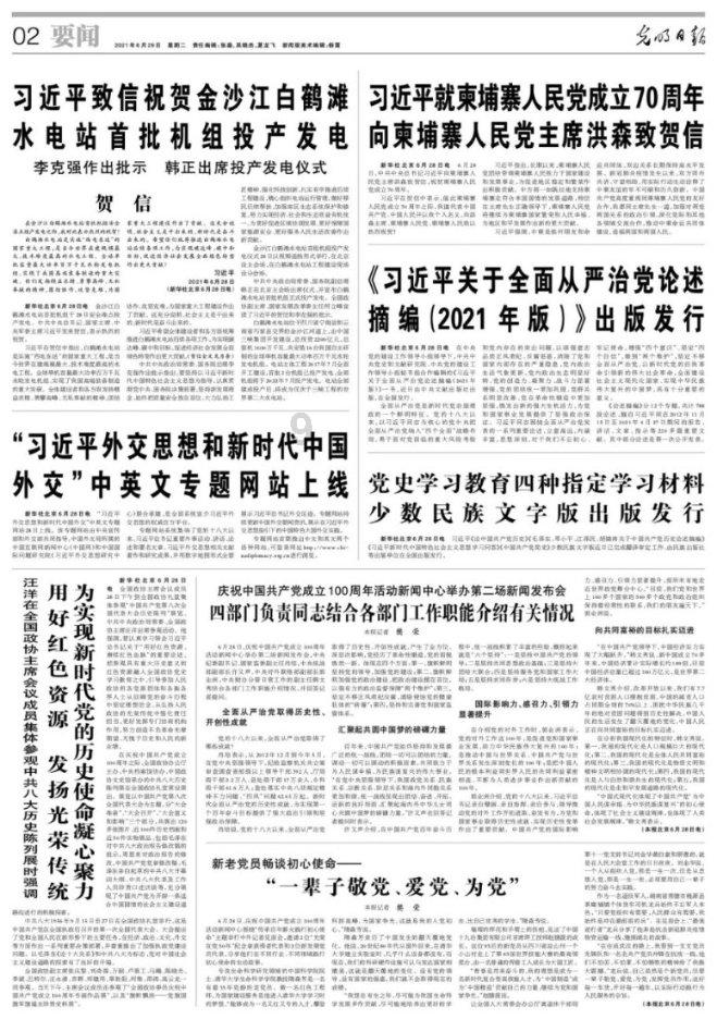 车主吐槽环卫垃圾车将垃圾倾倒在自己车前挡风玻璃，车漆被刮花了